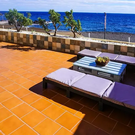 Sky & Sea, The House By The Сasa de vacaciones